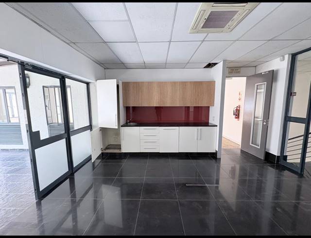 750M² OFFICE TO LET IN FOURWAYS